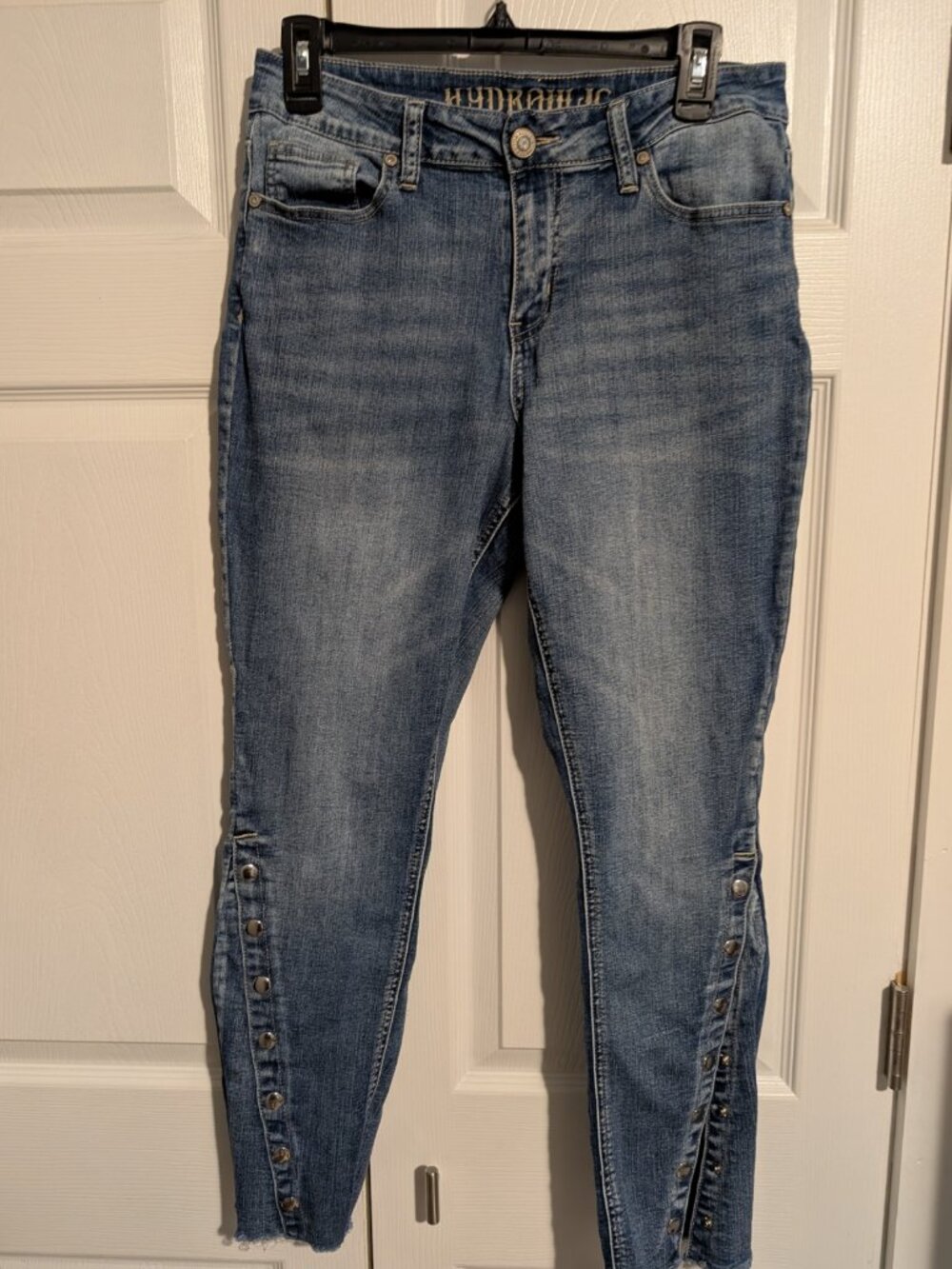 Hydraulic Murray straight-leg ankle jeans featuring silver-tone snap buttons (8)